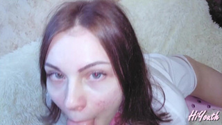 Большой хуй во рту для этой русской шлюшки в наручниках