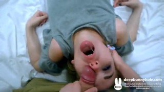 Строгий отчим жестко трахает в рот молодую падчерицу, пока жены нет дома