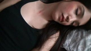 Брат сношает спящую сеструху пока есть такая возможность
