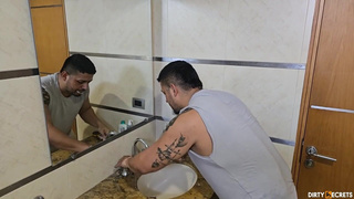 Ну вот, муж теперь куколд.. Спалил, как мы с пасынком трахались