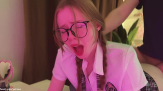 Выебал сестру в очках! Не училась, а хуи рисовала, а потом в пизду такой схлопотала