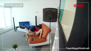 Отец наказал жестким трахом дочь за мастурбацию