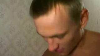 Бабушка отдалась родному внуку оголив разгоряченную пизду