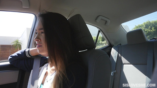 Брат и сестра начали с минета и закончили сексом в кровати