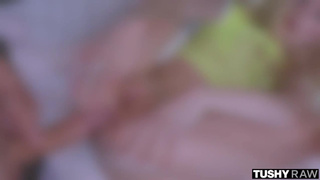 Сводная белокурая сестра отдаться ради анального секса своему сводному брату