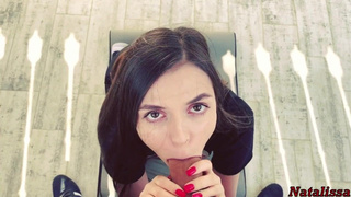 Горячий секс фитнес со сводной сестренкой в позе кобеля и собачки