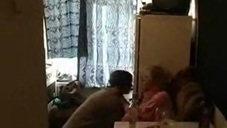 Русская мать заставила сына лизать свою волосатую пизду