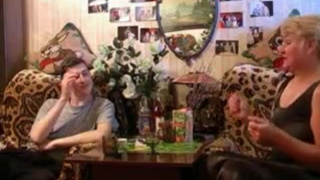 Сын напоил маму и выебал ее в пизду